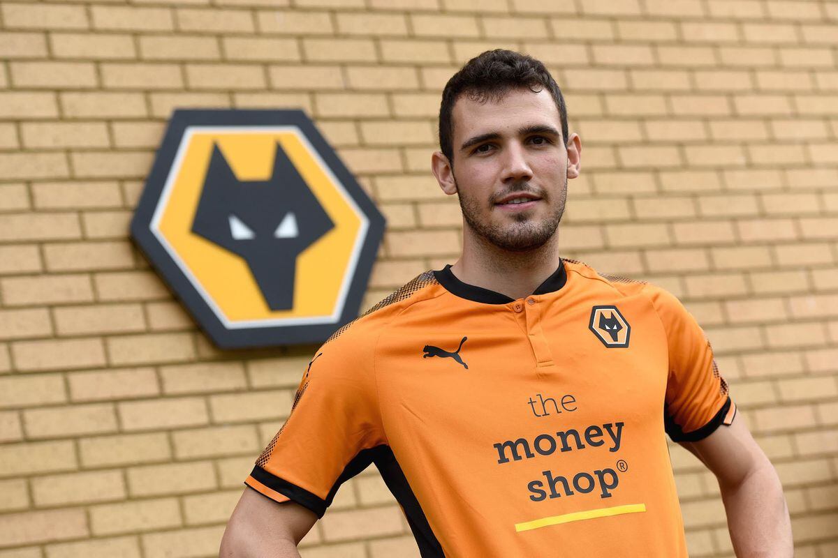 Wolves confirm loan deal for striker Leonardo Bonatini | Express & Star