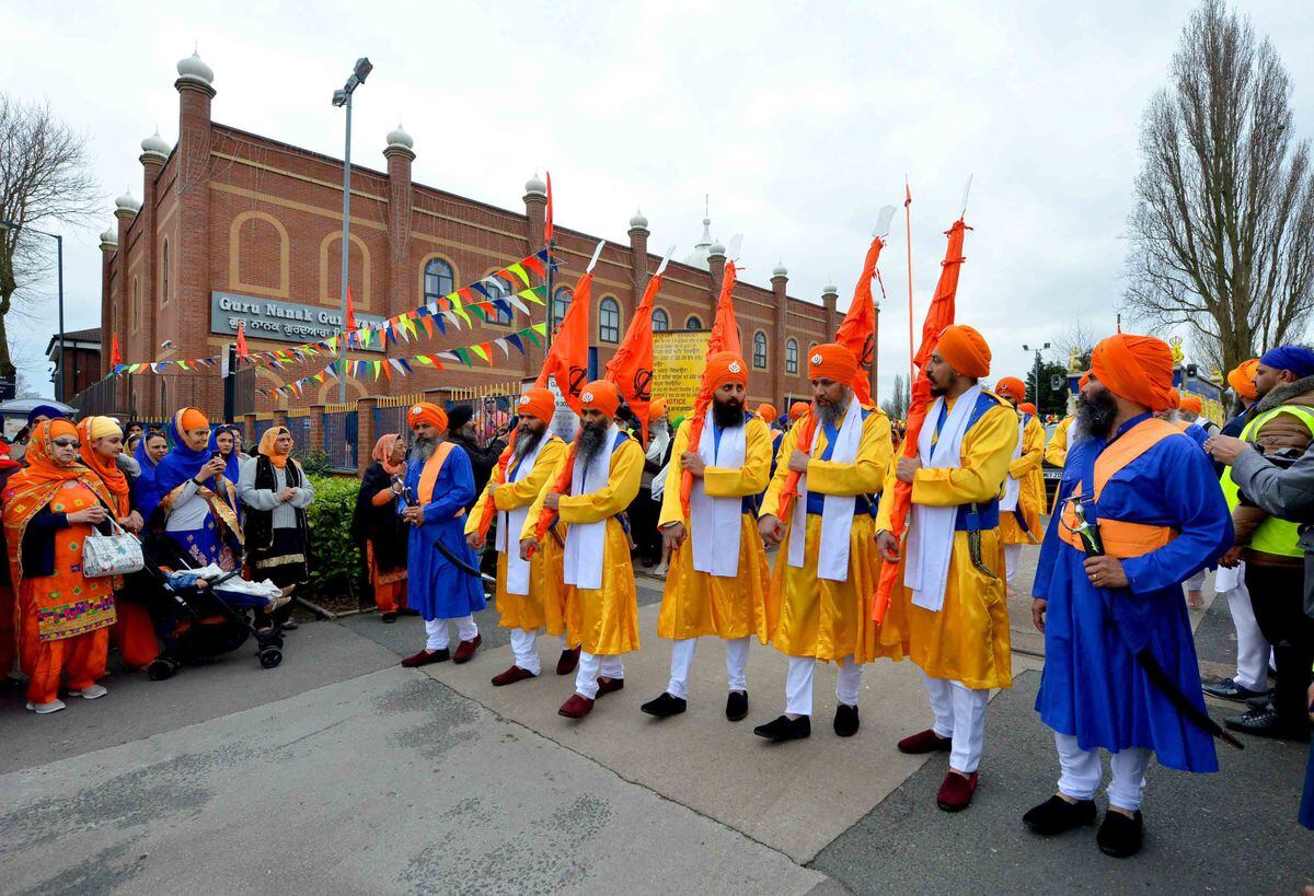 Thousands out on streets for Vaisakhi parade - PICTURES and VIDEO ...