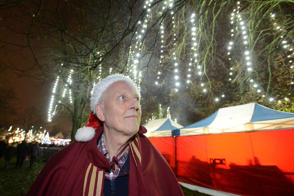 Thousands flock to Wolverhampton village Christmas lights event