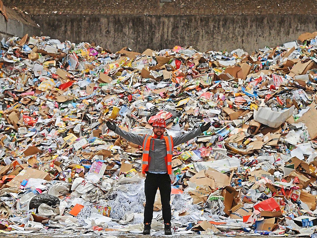 To look with much rubbish. A load of rubbish. Rubbish Ассоциация. What a load of rubbish. We produce a lot of rubbish from Homes.