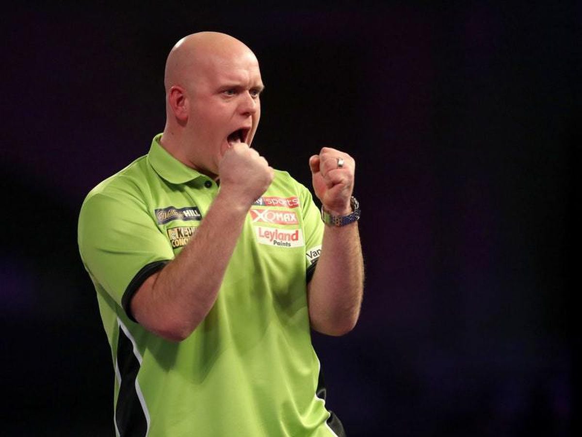 Michael van Gerwen tops Premier League as Michael Smith loses perfect