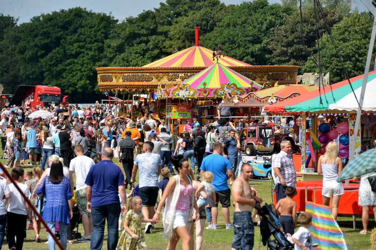 IN PICTURES and VIDEO: Walsall Town Show 2015 | Express & Star