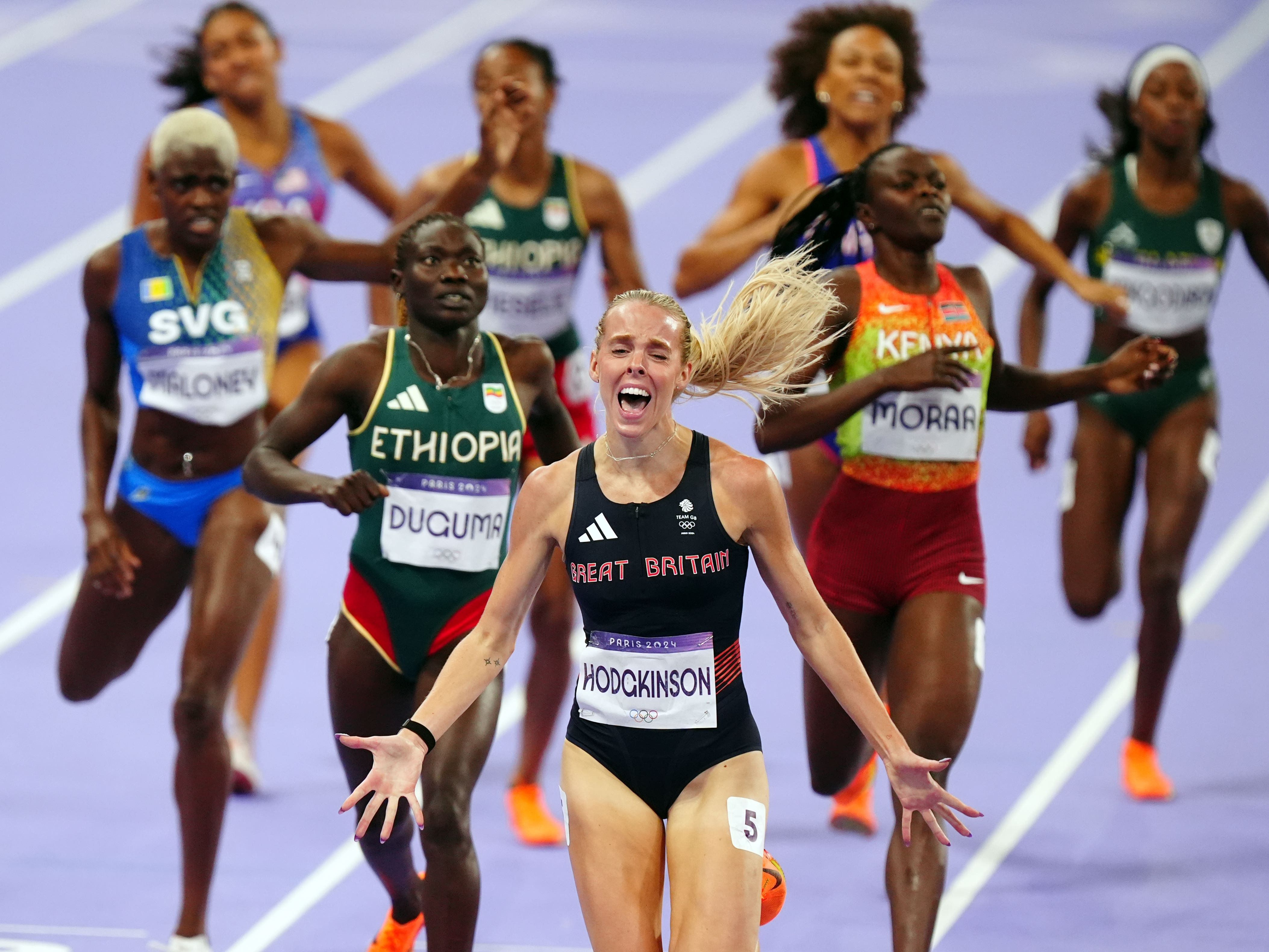 Keely Hodgkinson copes with favourite tag to storm to 800 metres gold