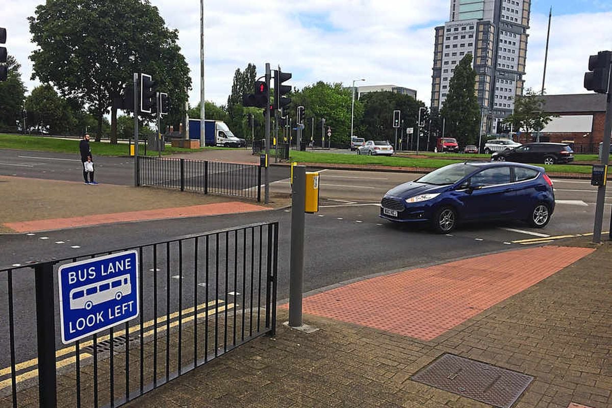 that-s-not-right-is-this-wolverhampton-s-most-confusing-road-sign