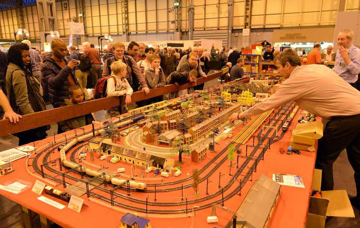 20,000 model railway enthusiasts attend Black Country club's annual ...