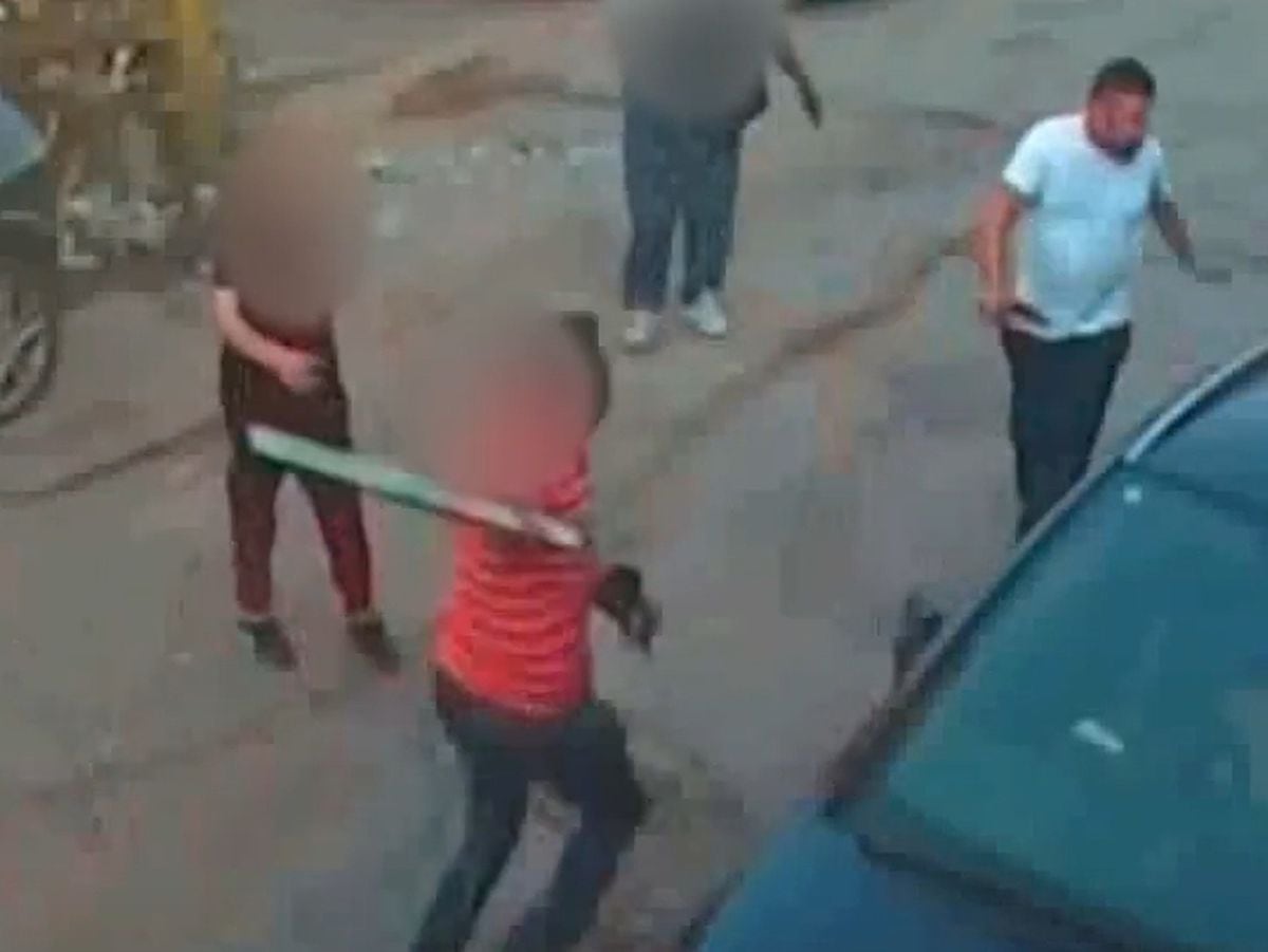 WATCH: Machete-wielding Black Country Burglar Fought Off By Passer-by ...