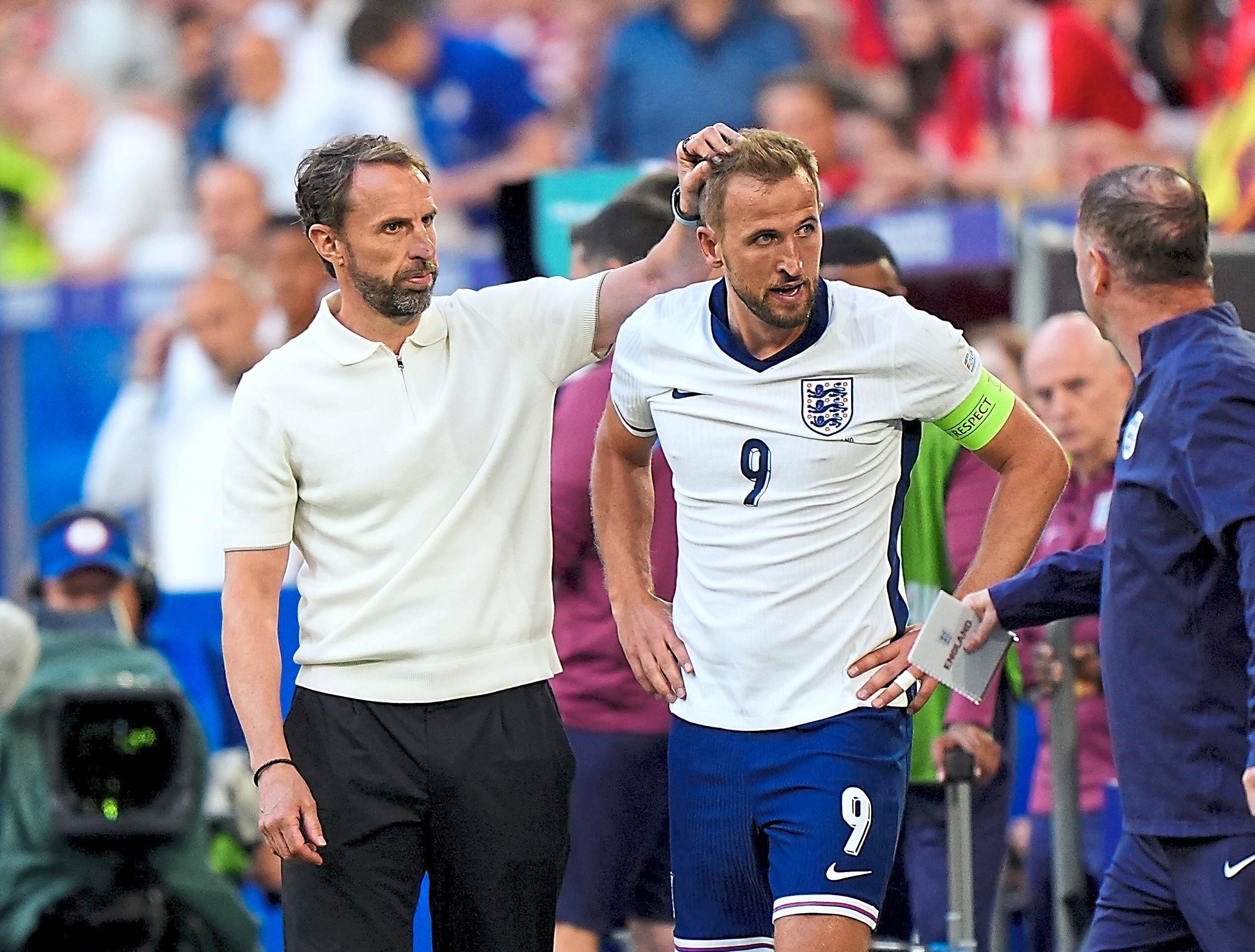 Captain Harry Kane hails England team-mates for dealing with criticism 