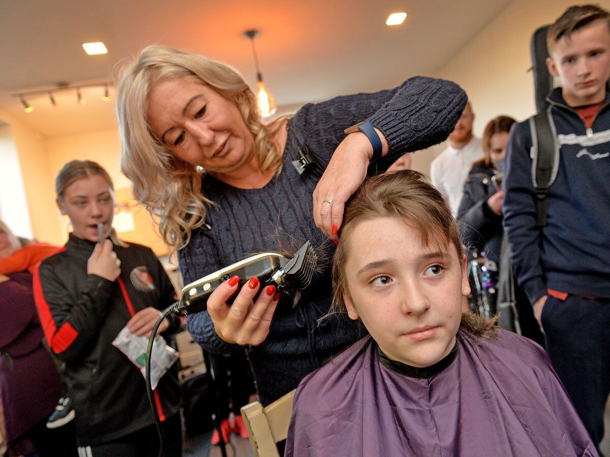 Albion barber cuts hair, supports children in community