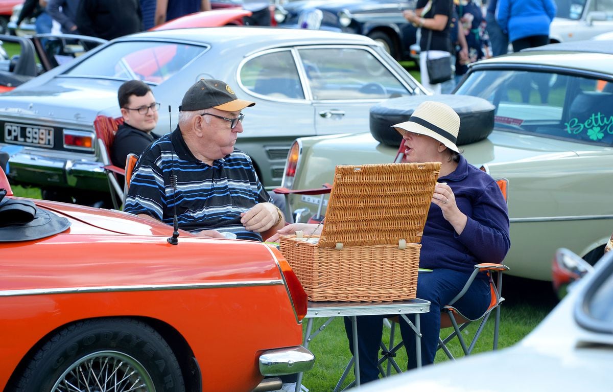 Himley Hall fuels vintage car show - with pictures | Express & Star