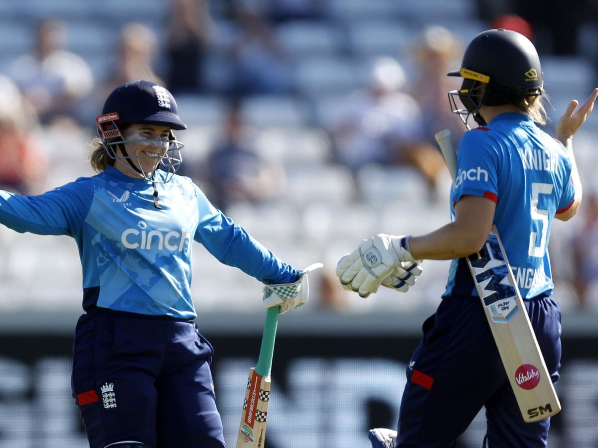 England ease to victory in opening ODI against New Zealand