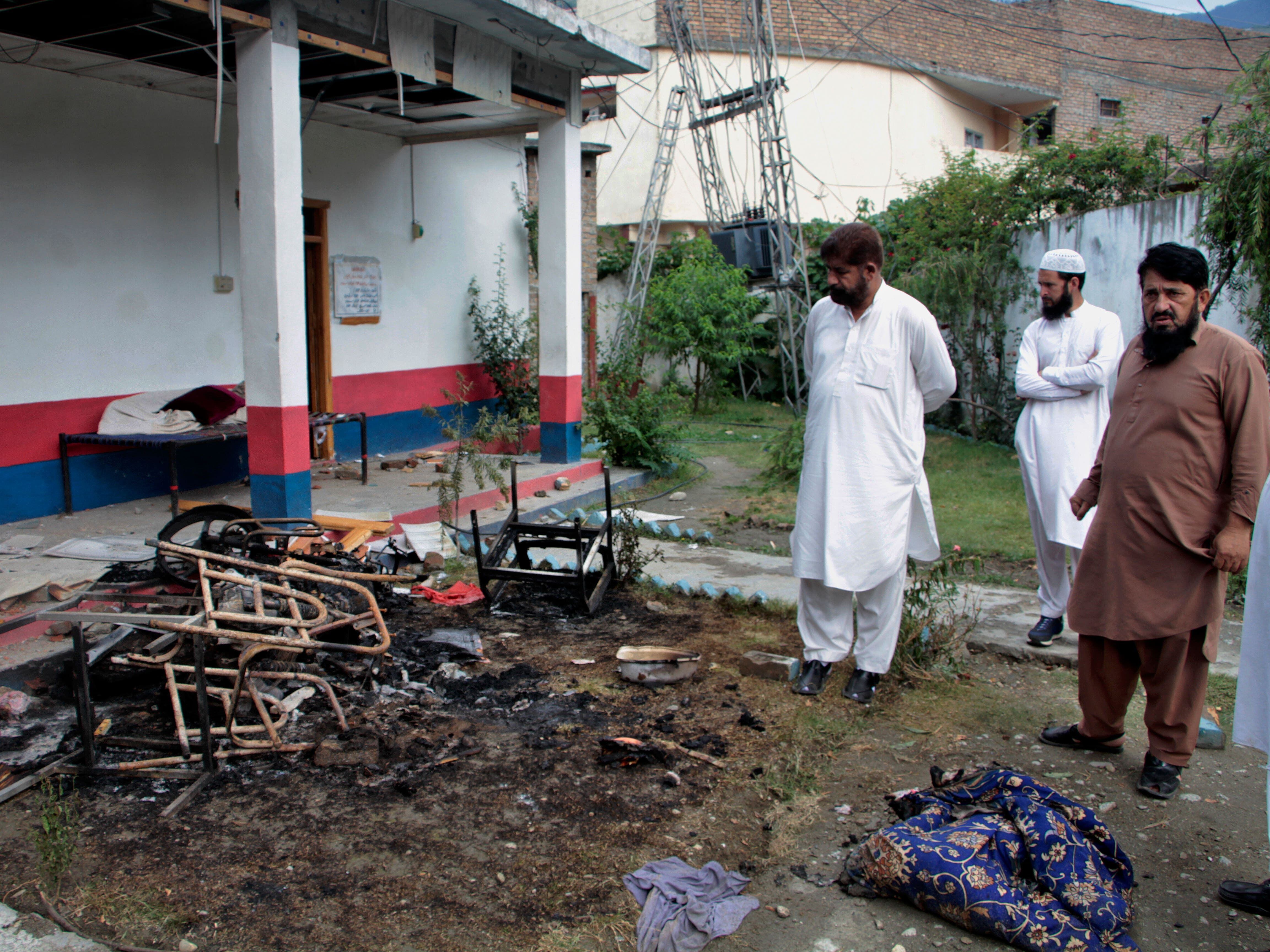 Muslim mob torches police station and lynches man accused of blasphemy