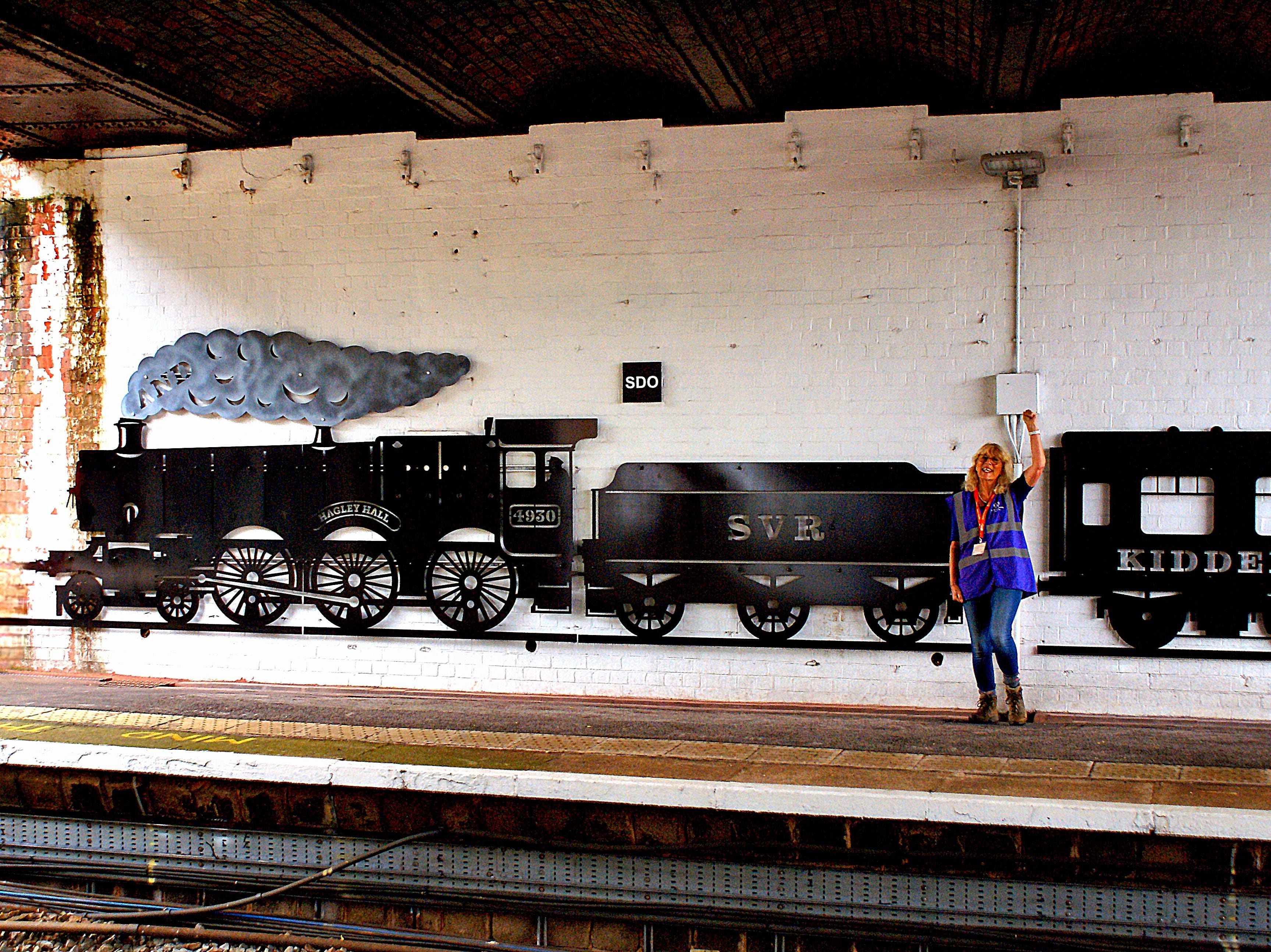 ‘Stunning’ heritage rail artwork at Kidderminster station