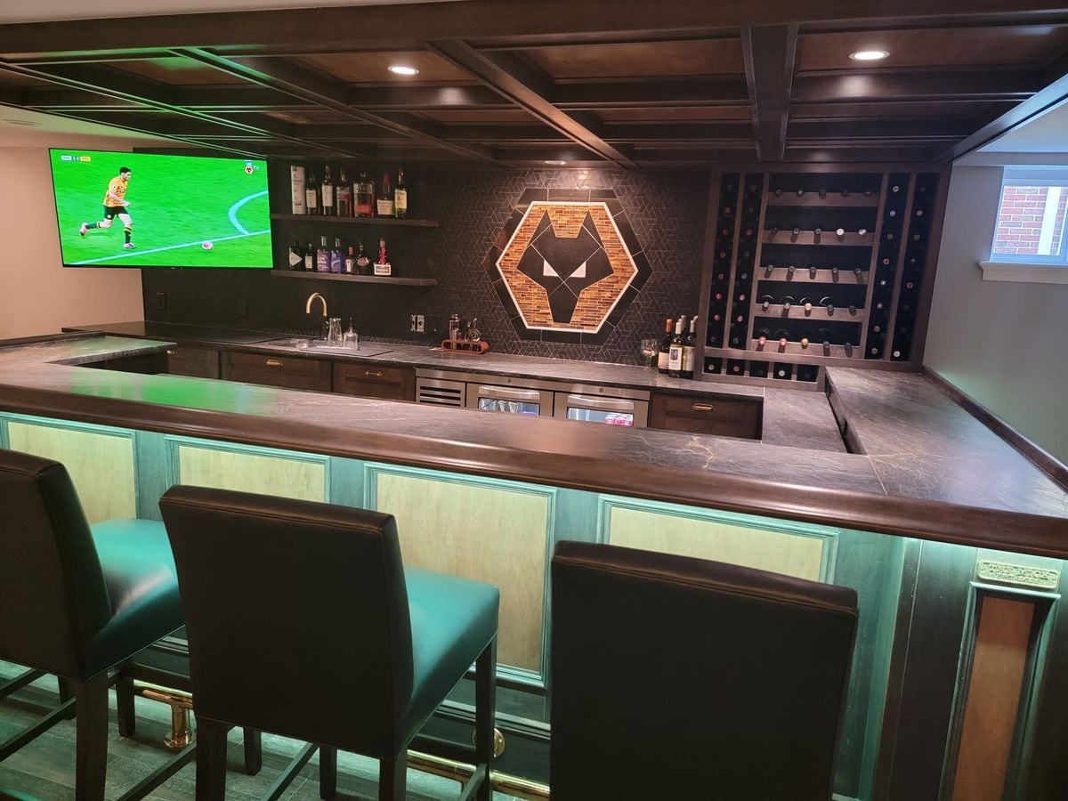 Wolves in the USA: American fan creates old gold and black basement bar ...