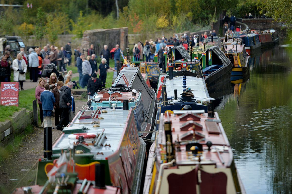Thousands attend Dudley canal festival Express & Star