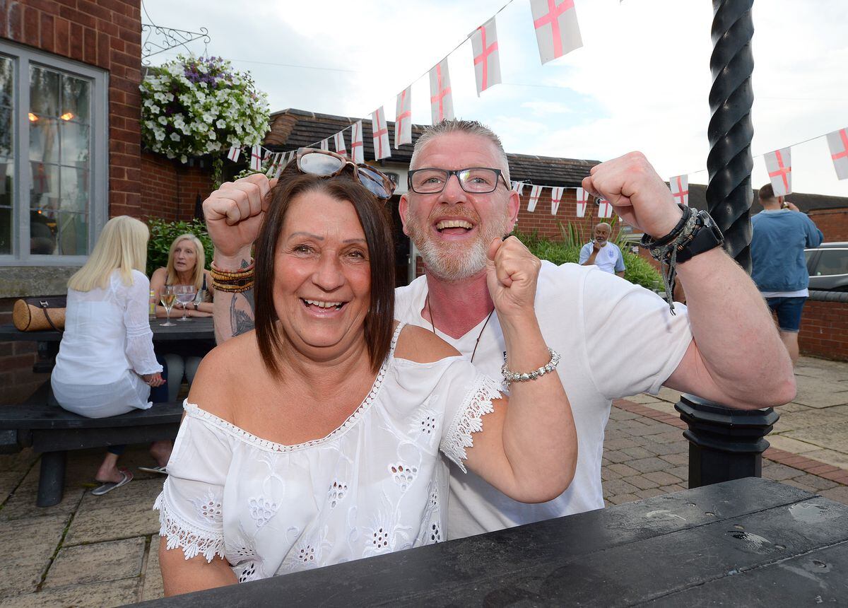 England fans in Midlands delighted at Euro 2020 4-0 quarter-final win ...