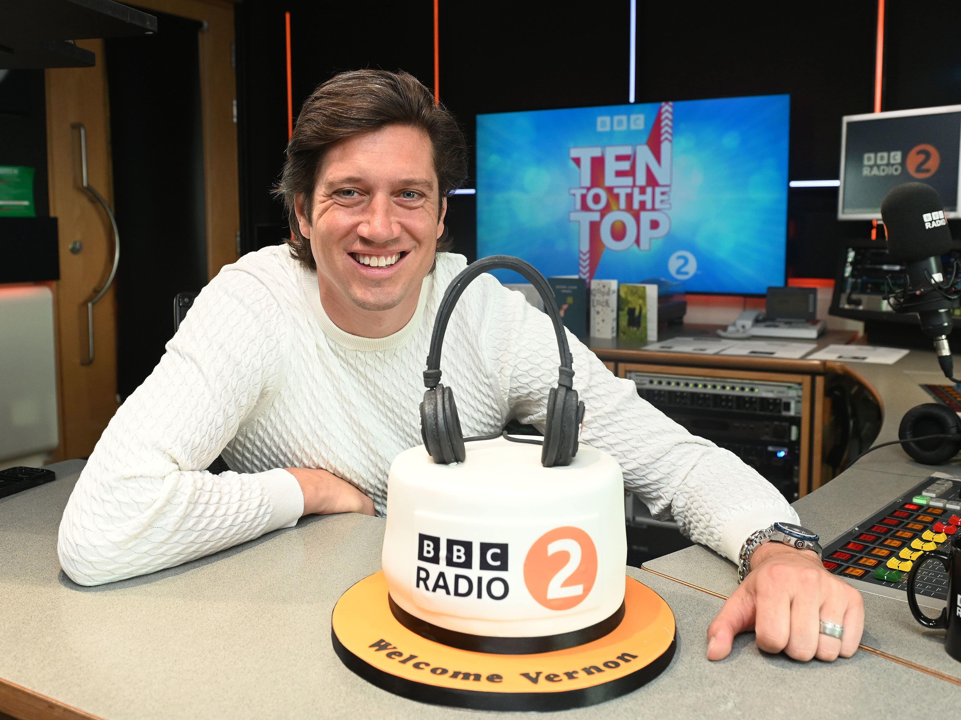 Vernon Kay turns to CDs after Radio 2 digital system fails
