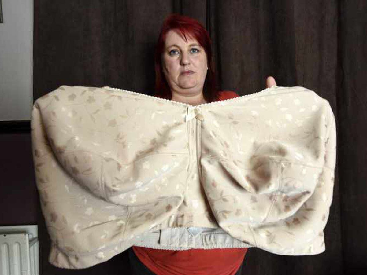 Rachel Brooke's describes living with HUGE size 40M breasts, weighing three  stone