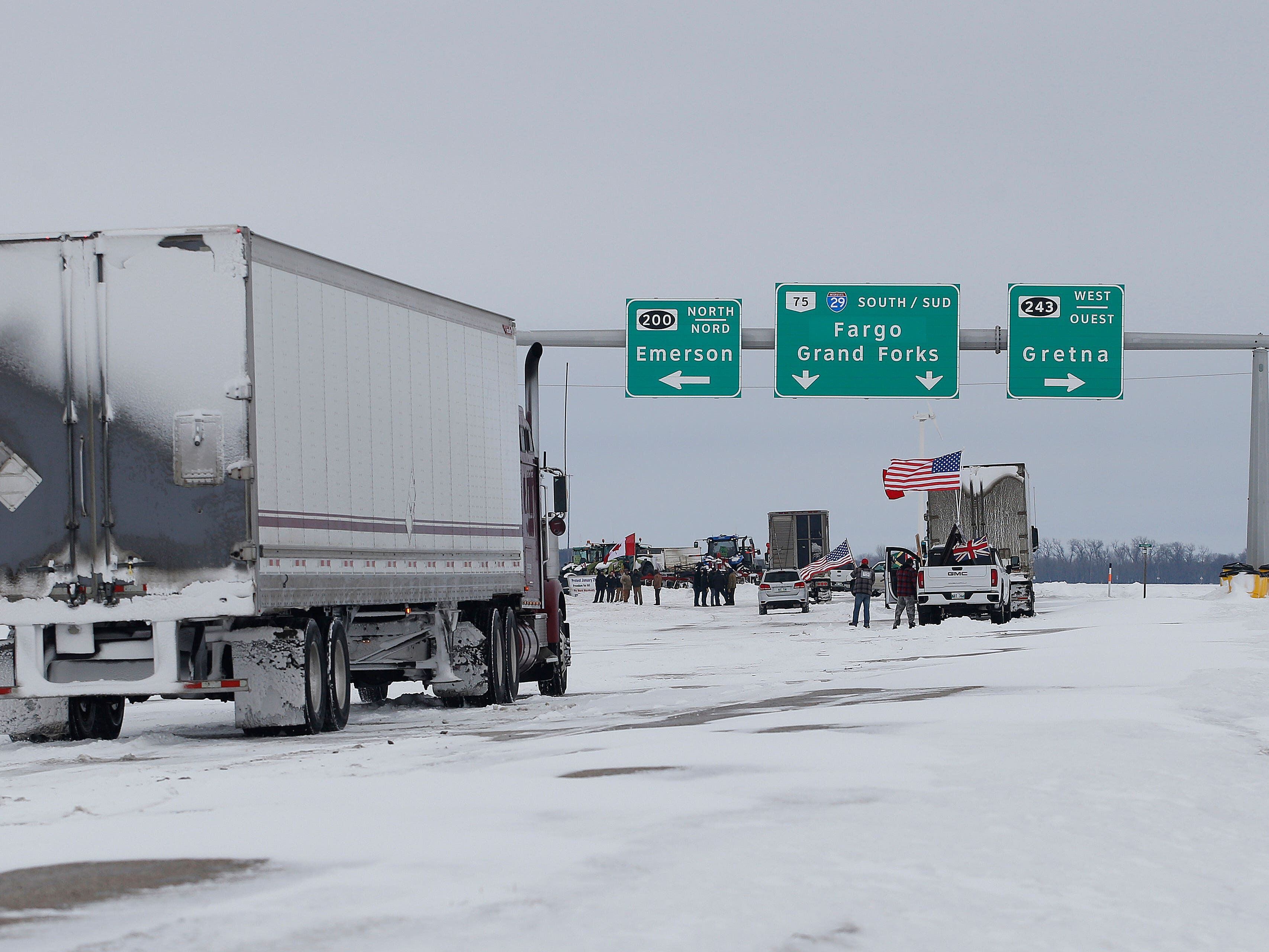 Canadian authorities look to the courts to break blockade