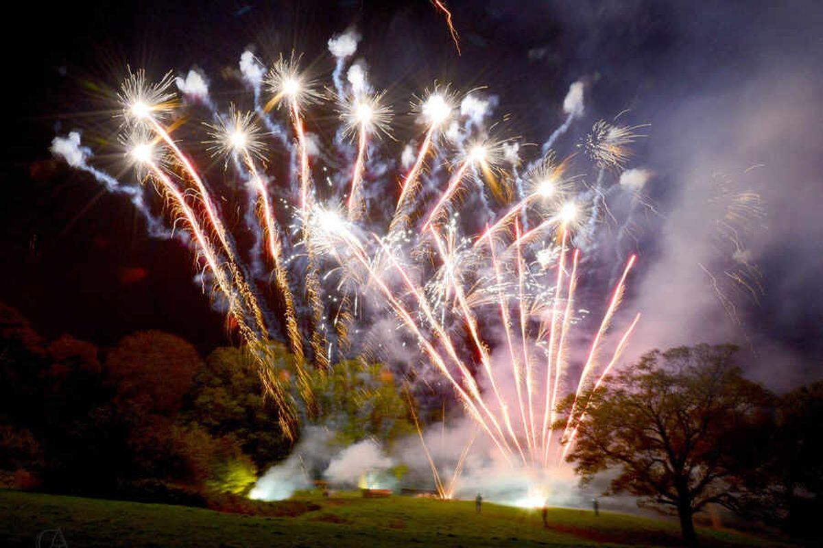 Thousands flock to Wolverhampton's West Park for fireworks display