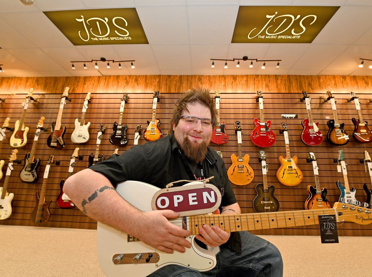 Nearest on sale guitar shop