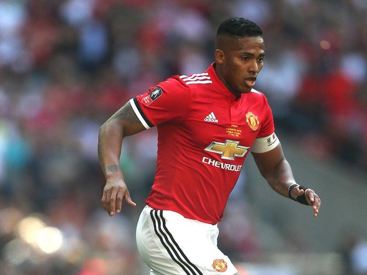 Antonio Valencia returns to Ecuador after leaving Manchester United