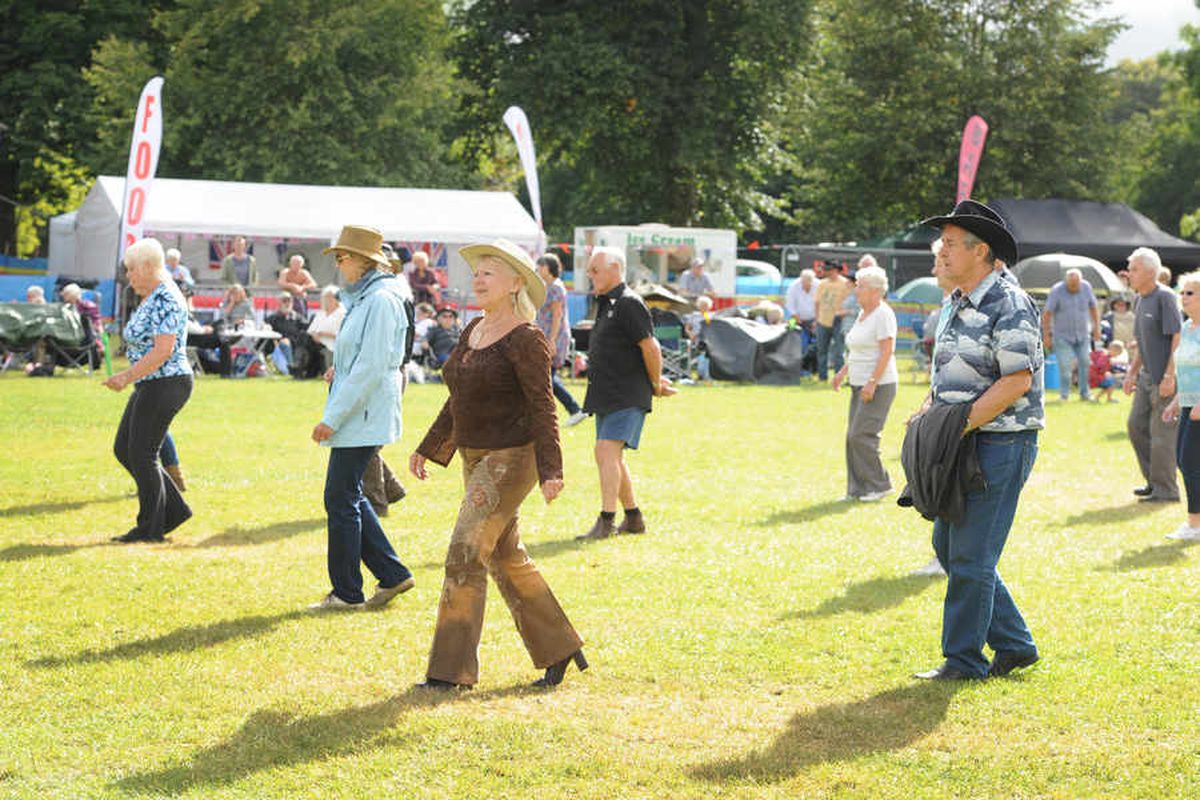 GALLERY and VIDEO Fans flock to Stourport Riverside Country and