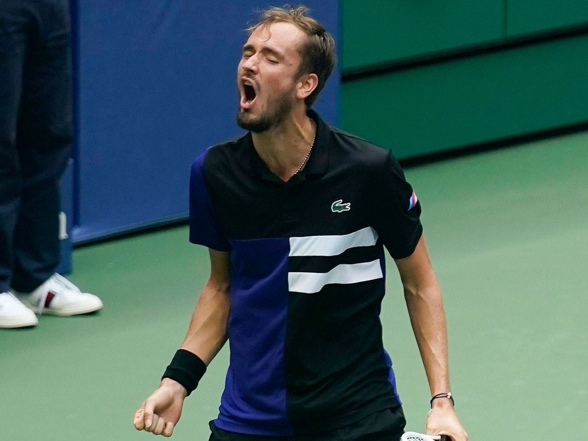 Daniil Medvedev battles past injury scare to reach US Open semi-finals