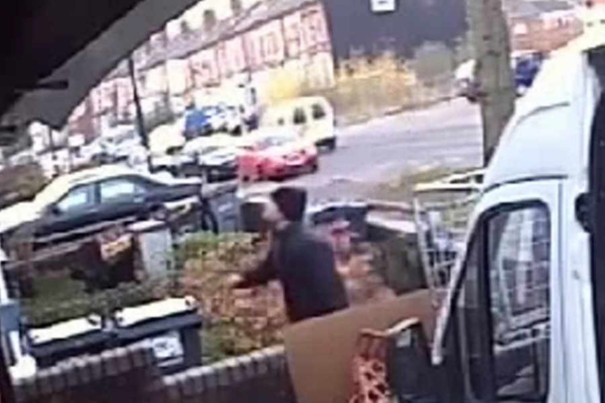 Caught on CCTV: Man sought by police after 94-year-old conned out of ...