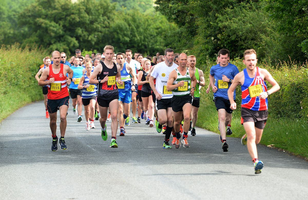 Runners face blustery weather for Cobra Classic - in photos | Express ...