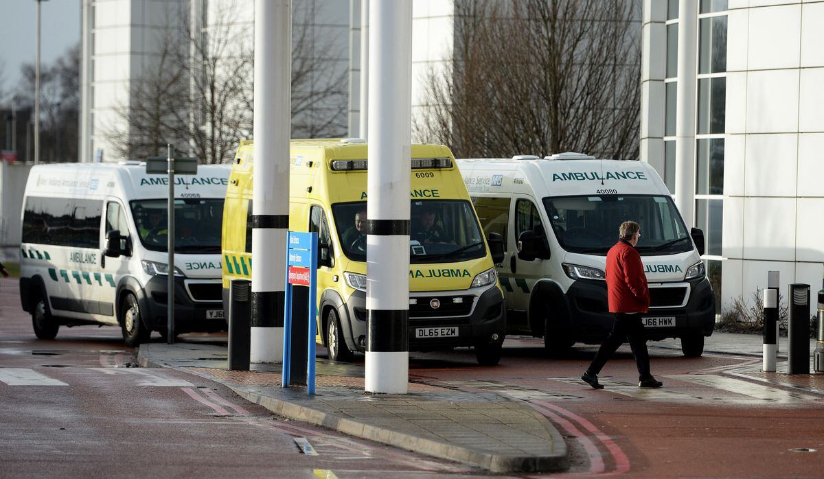 Nhs Crisis Hundreds Wait In Ambulances Outside West Midlands Hospitals As Beds Full To Capacity 1365