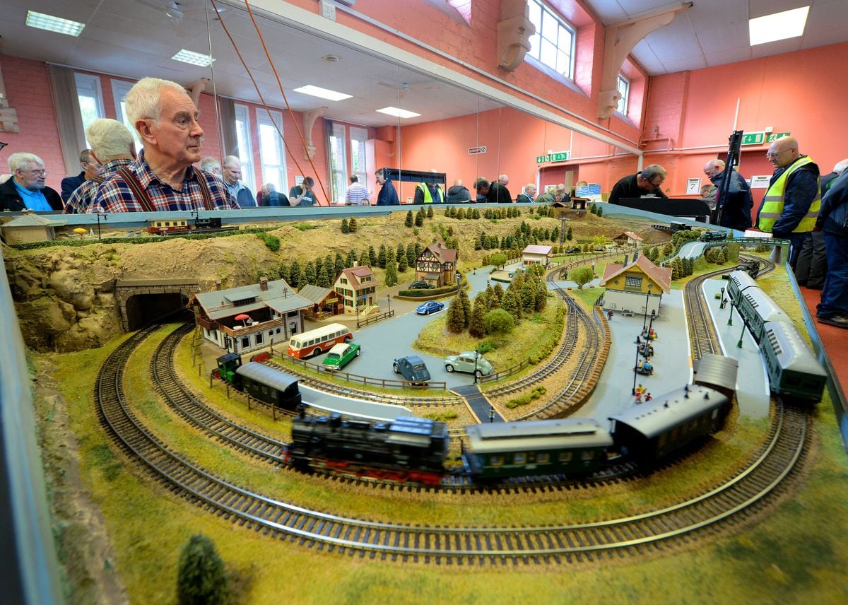 Hundreds Flock To Cradley Heath Model Railway Clubs Exhibition Express And Star