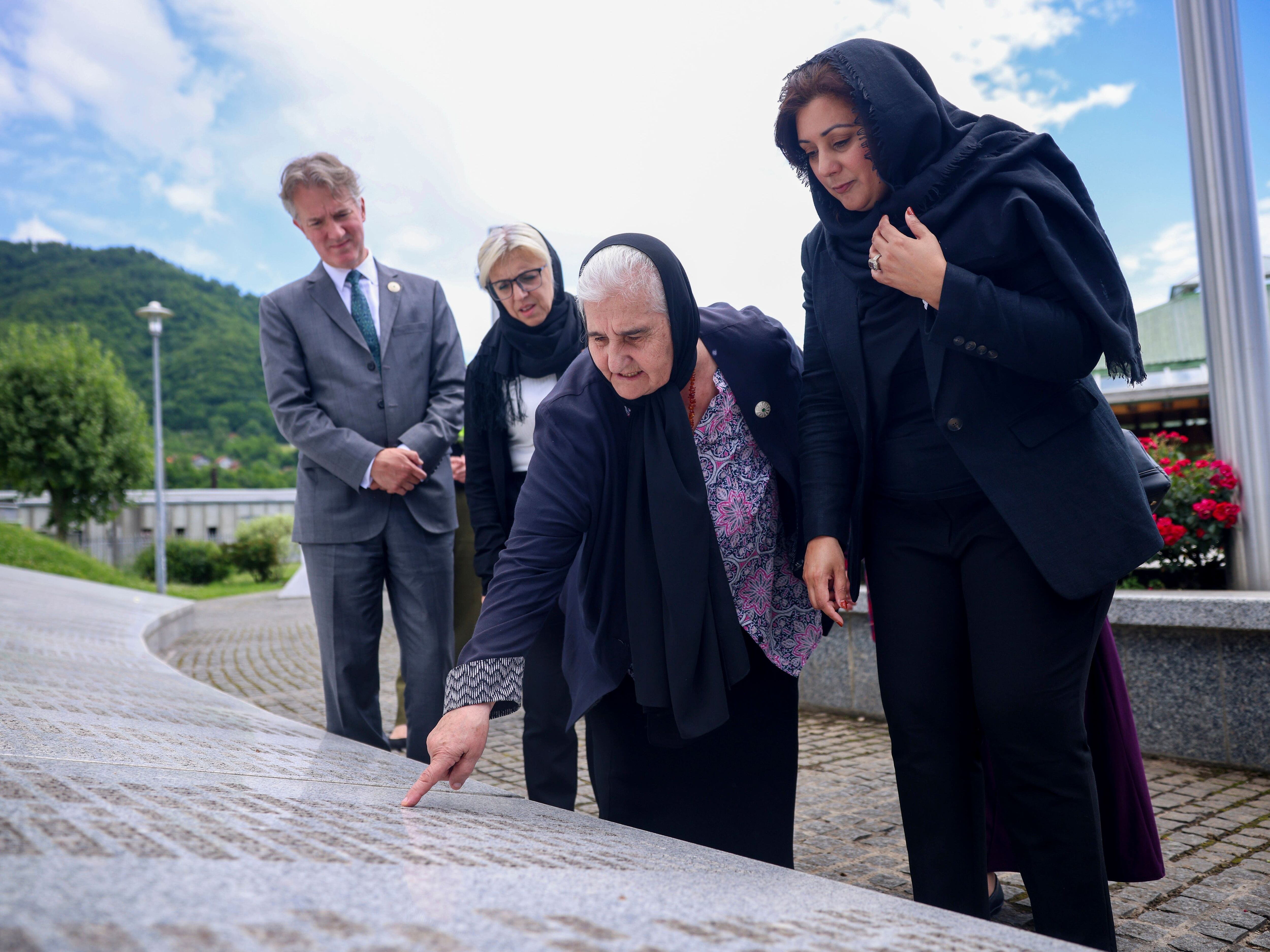 UN approves resolution to commemorate 1995 Srebrenica massacre annually