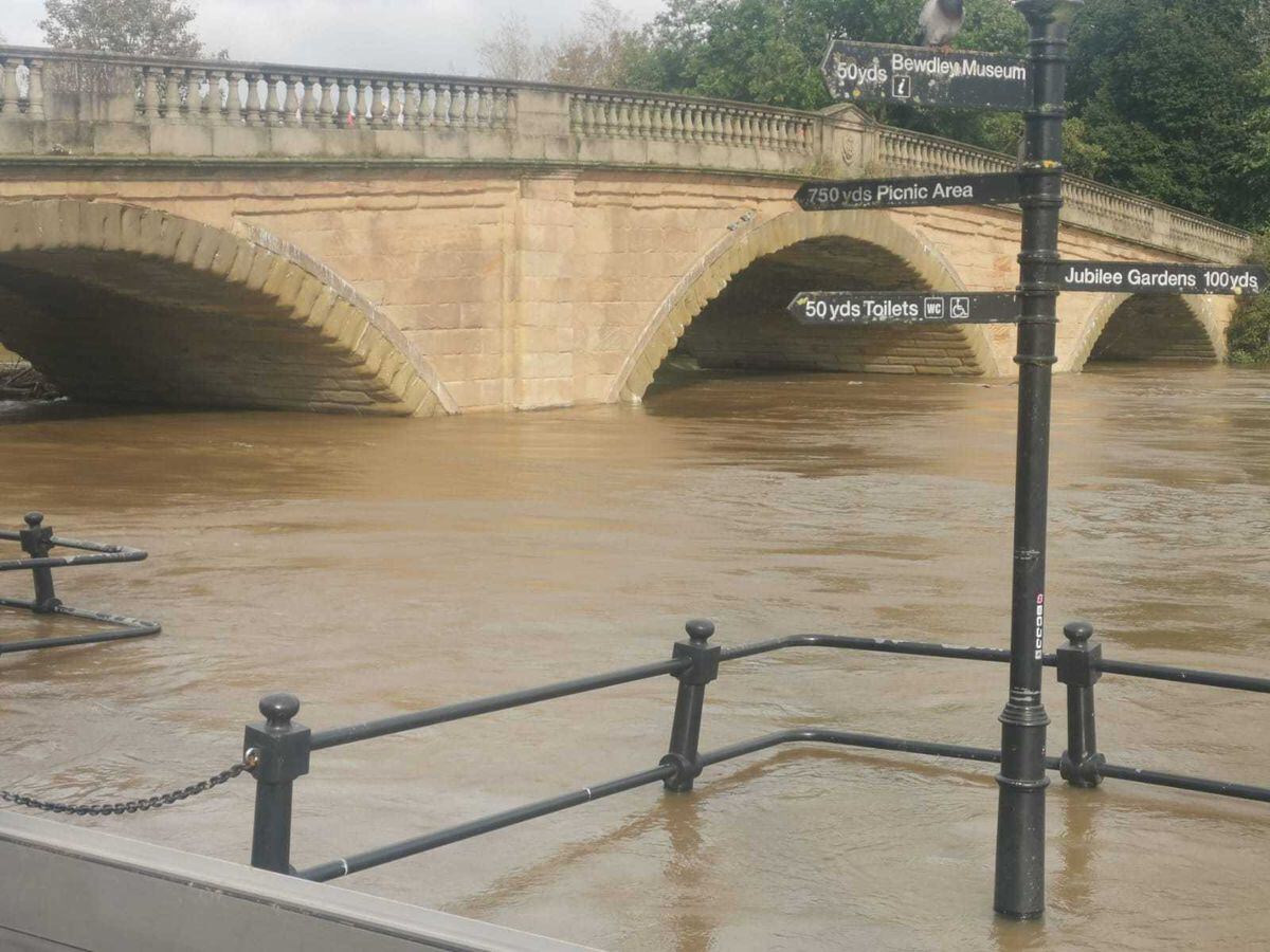 Bewdley residents prepare in case of more flooding ahead of peak levels ...