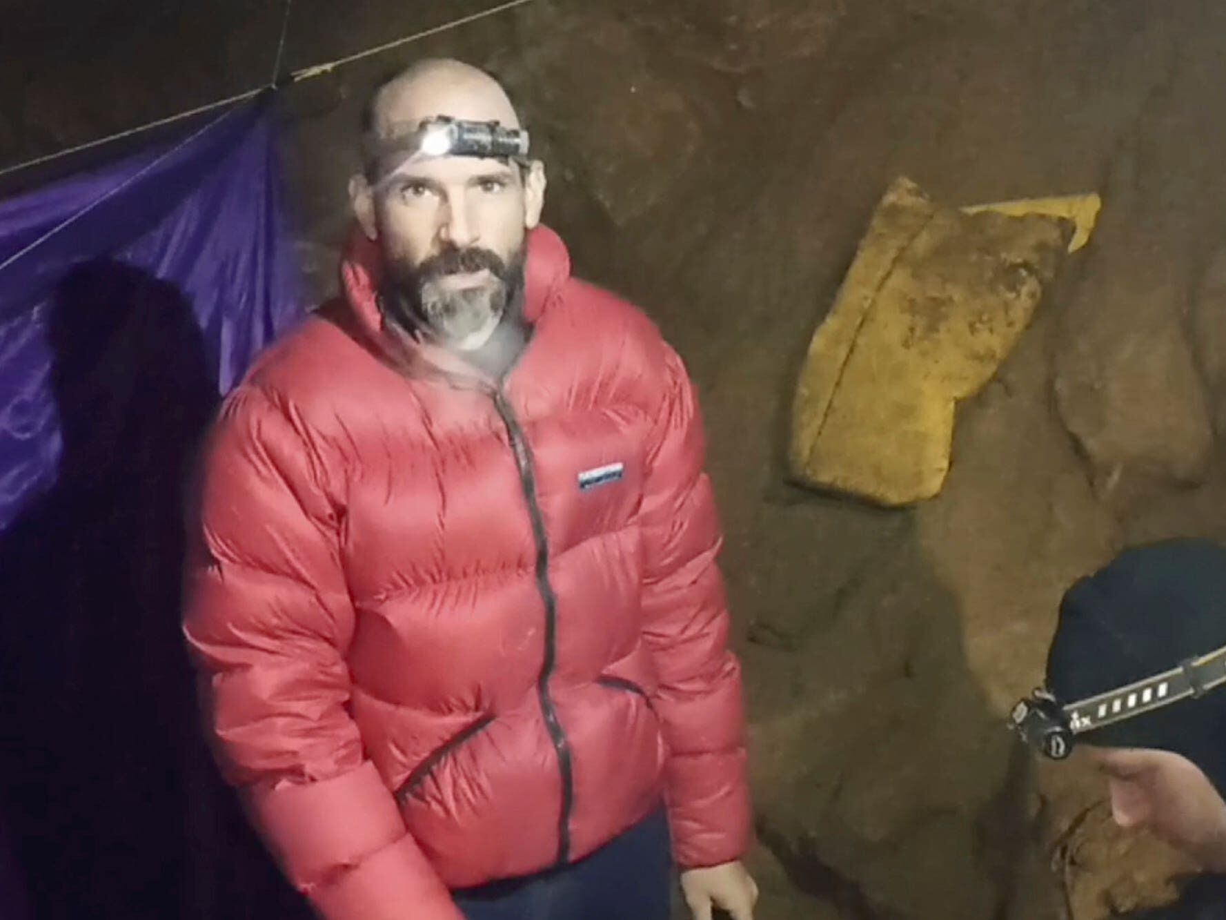 Trapped US explorer thanks authorities in emotional video from Turkish cave