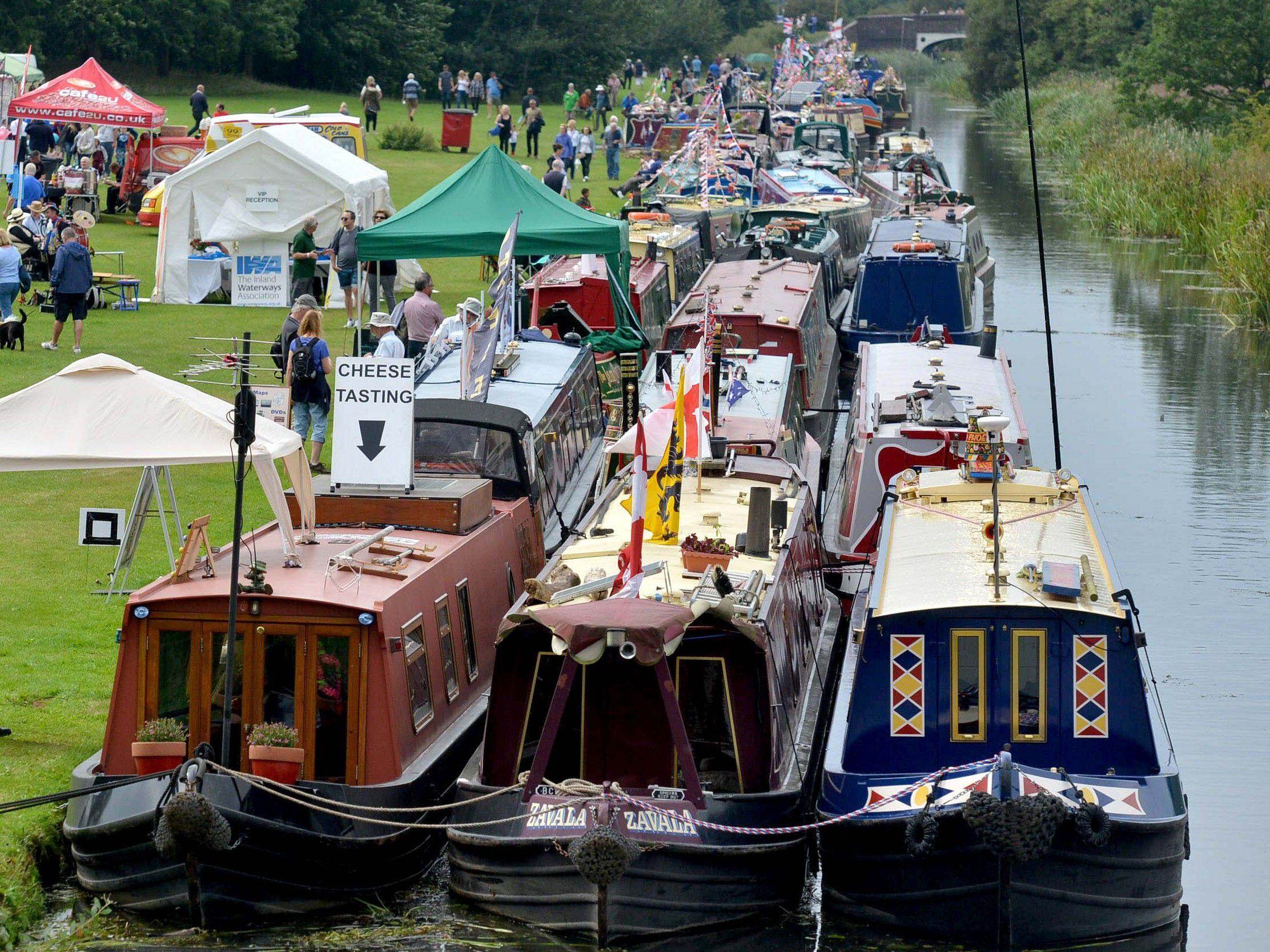 Plenty of marvellous narrowboats, music and fun at Festival of Water canal show