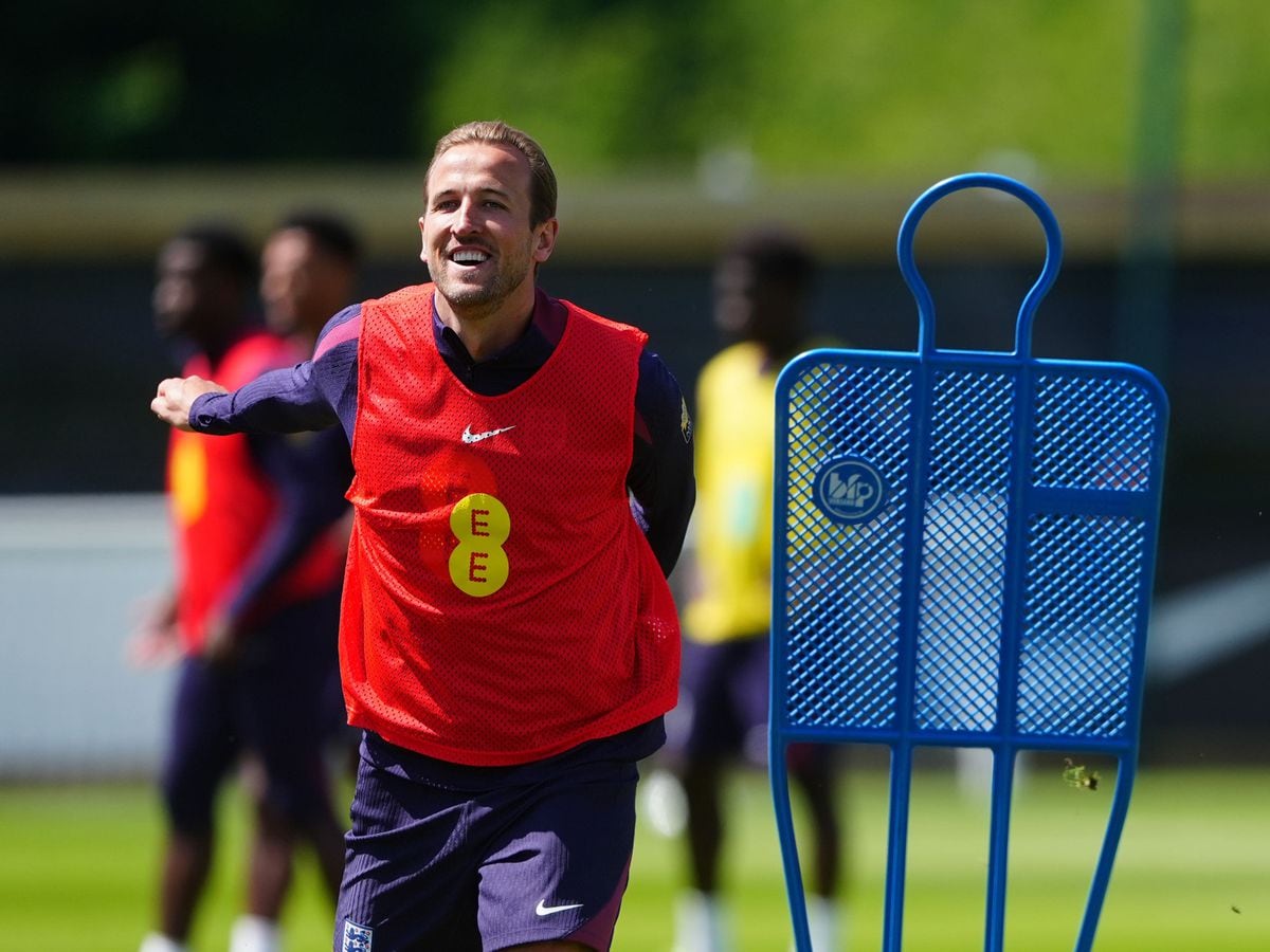 Harry Kane trains with England as he bids to return to fitness after back issue