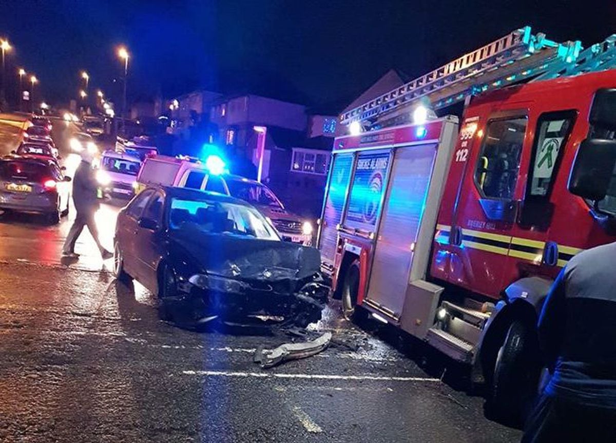 Teenagers arrested after crash in Brierley Hill | Express & Star