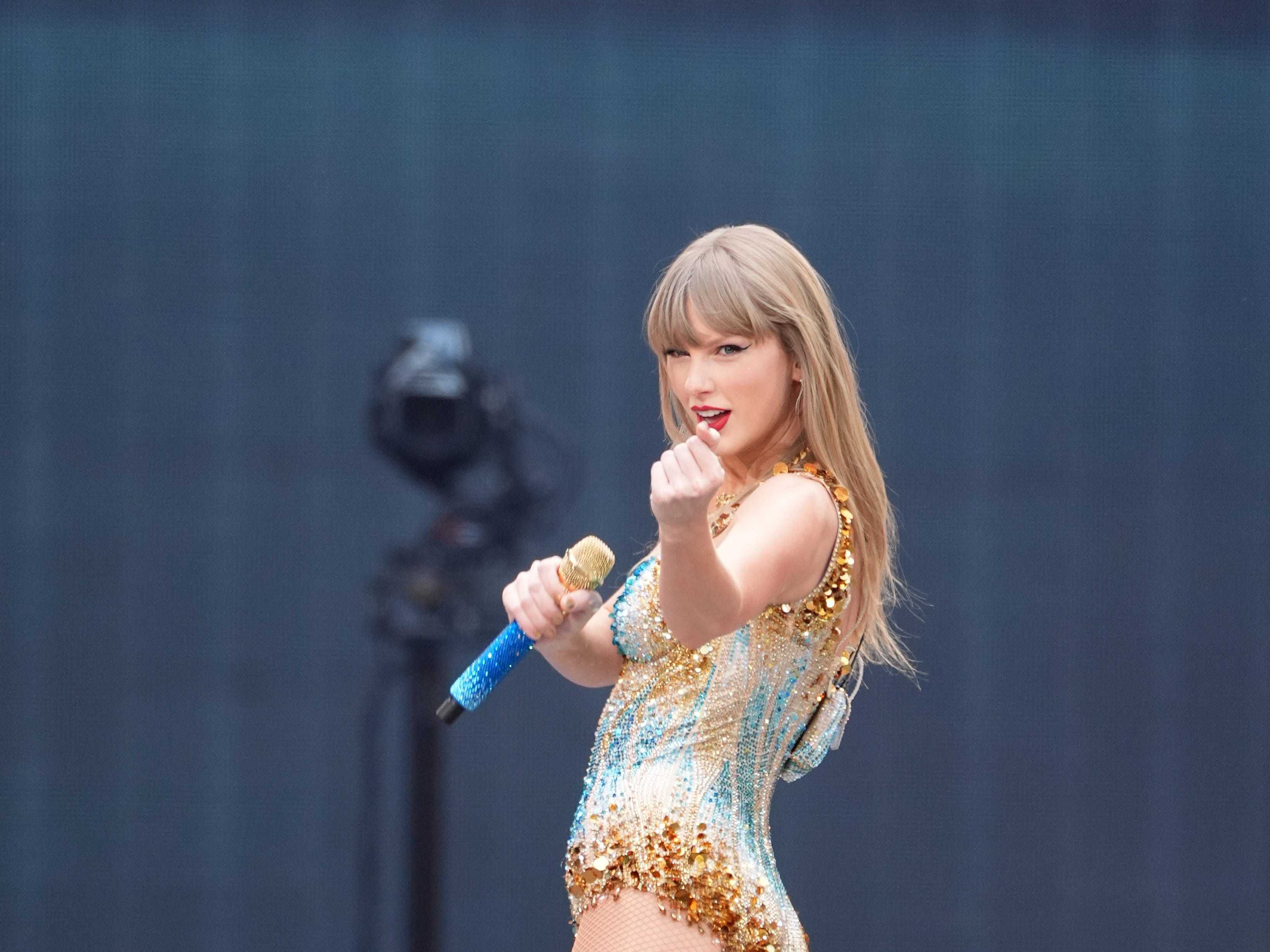 Taylor Swift leads pack for MTV Video Music Awards with 10 nominations