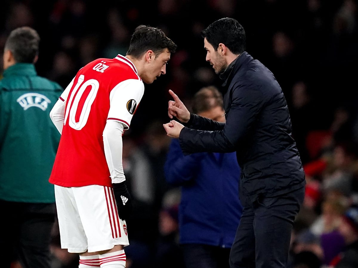 Mesut Ozil’s wage does not affect my team selection – Arsenal boss