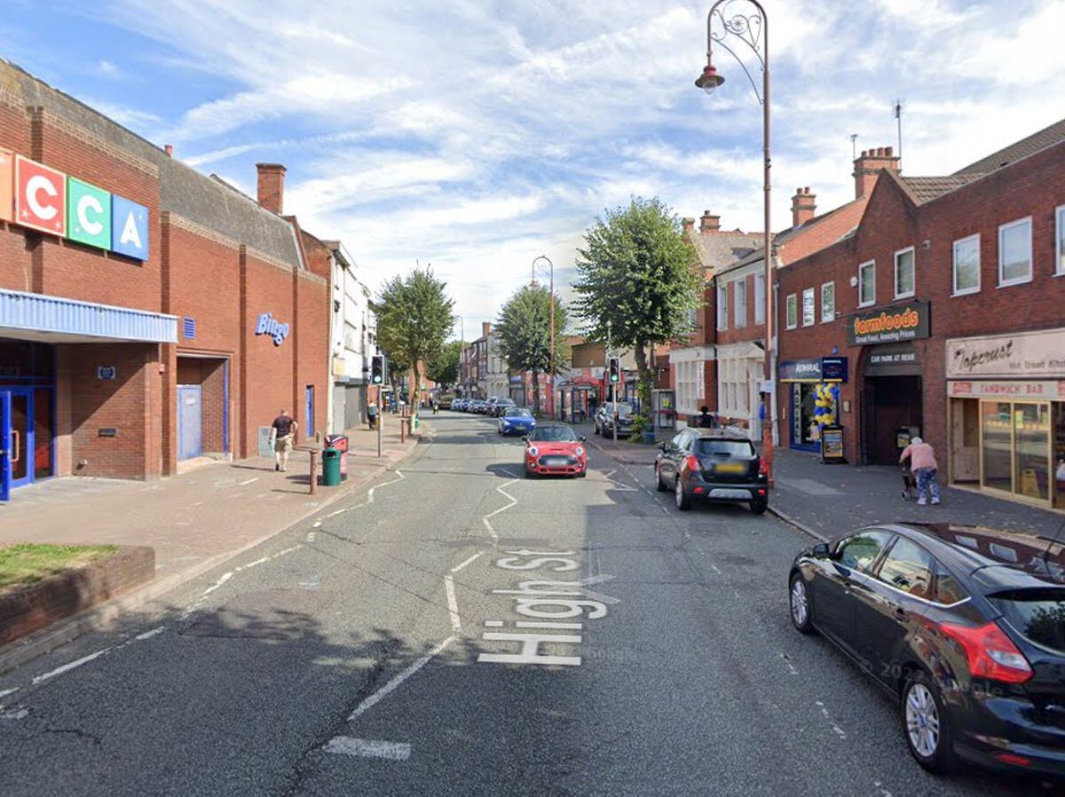 Burst water main in Brierley Hill causes High Street road closure ...