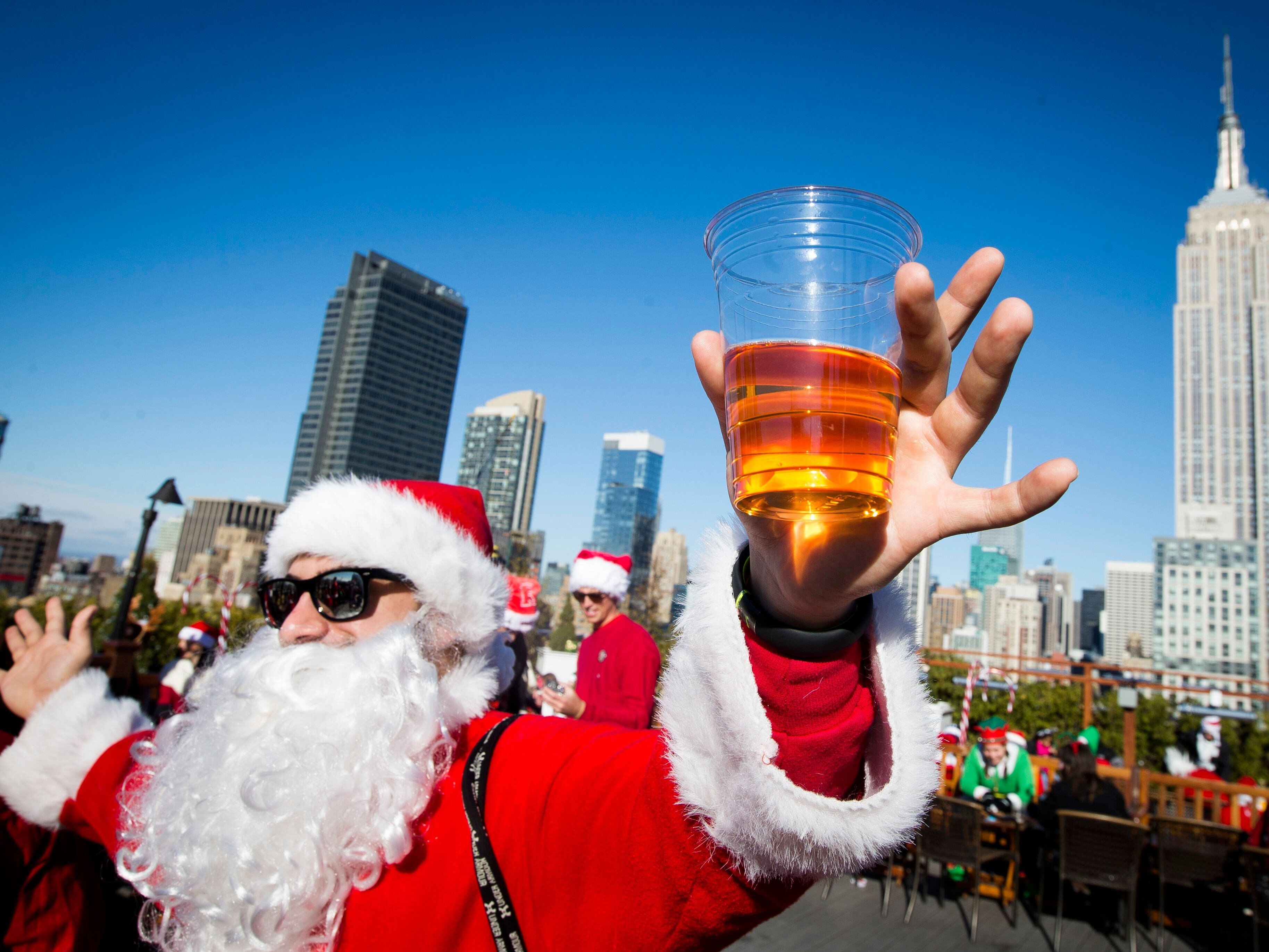 Thousands of revellers descend on NYC for annual Santa-themed bar crawl SantaCon
