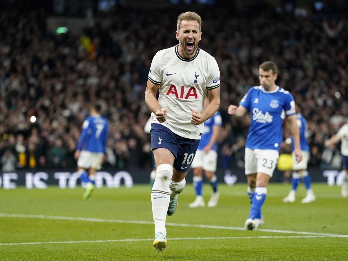 Harry Kane Penalty Helps Tottenham Keep Up Pressure At Top With Win ...