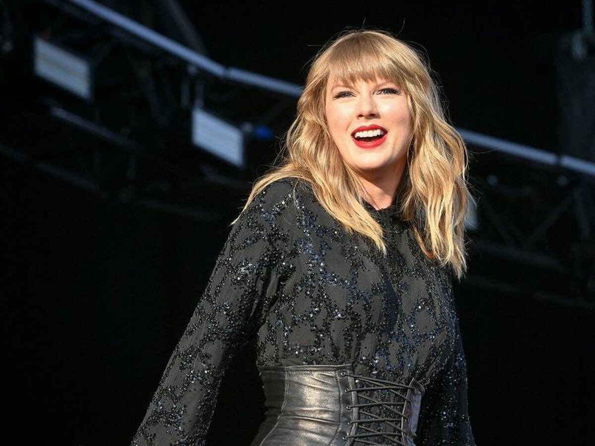 Taylor Swift Misses Grammys To Support Boyfriend Joe Alwyn At Baftas 5300