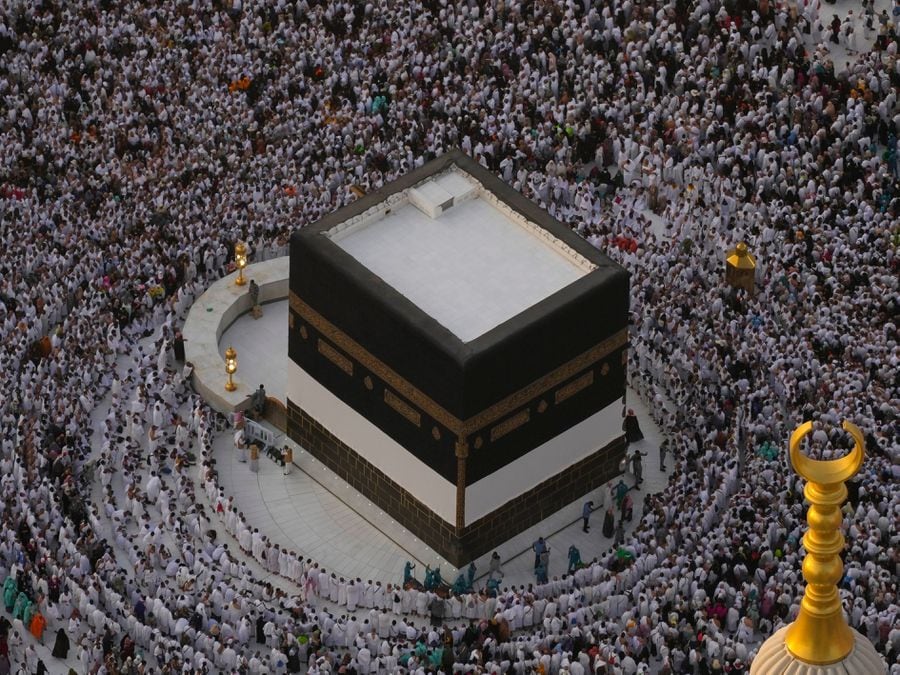 More than 1.5m Muslims arrive in Mecca for annual Hajj pilgrimage
