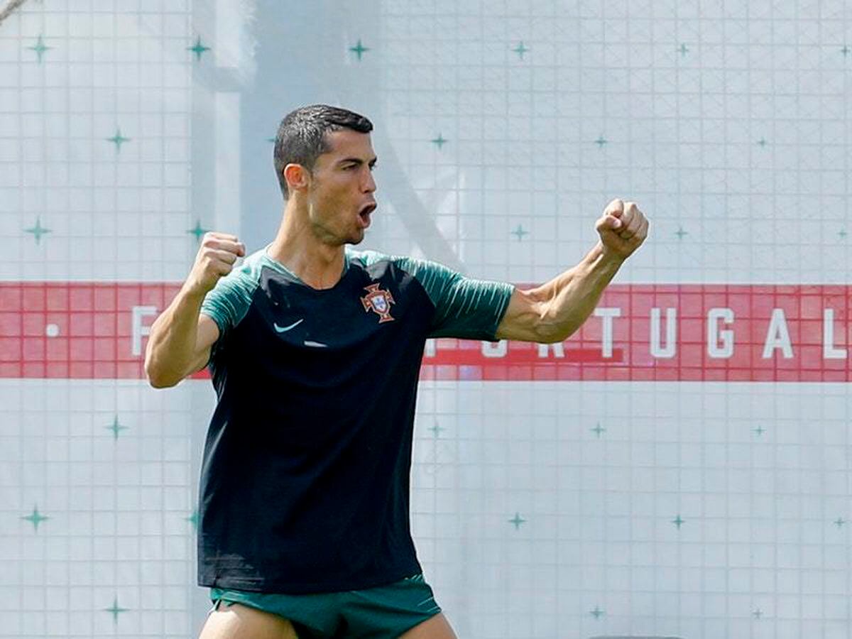 Cristiano Ronaldo Cannot Be Contained By One Player Says Uruguay Boss