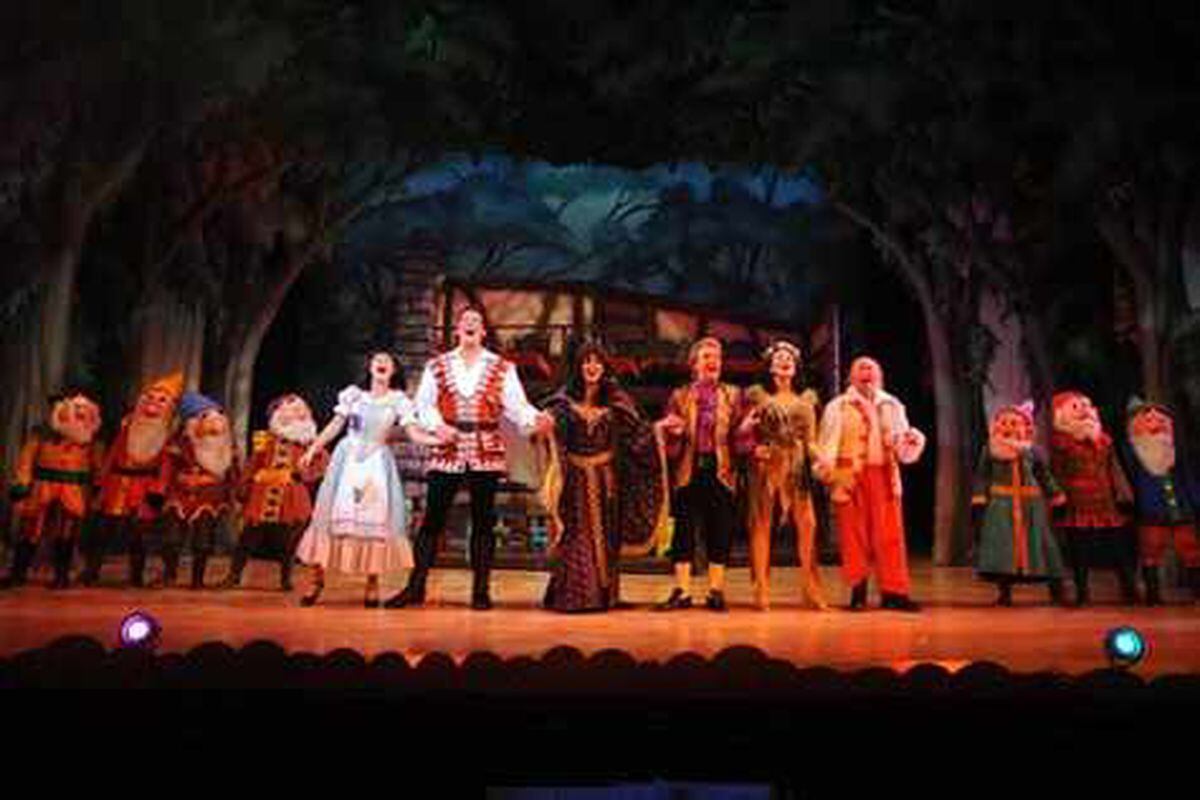 Review Snow White And The Seven Dwarfs At Wolverhampton Grand Theatre Express And Star 