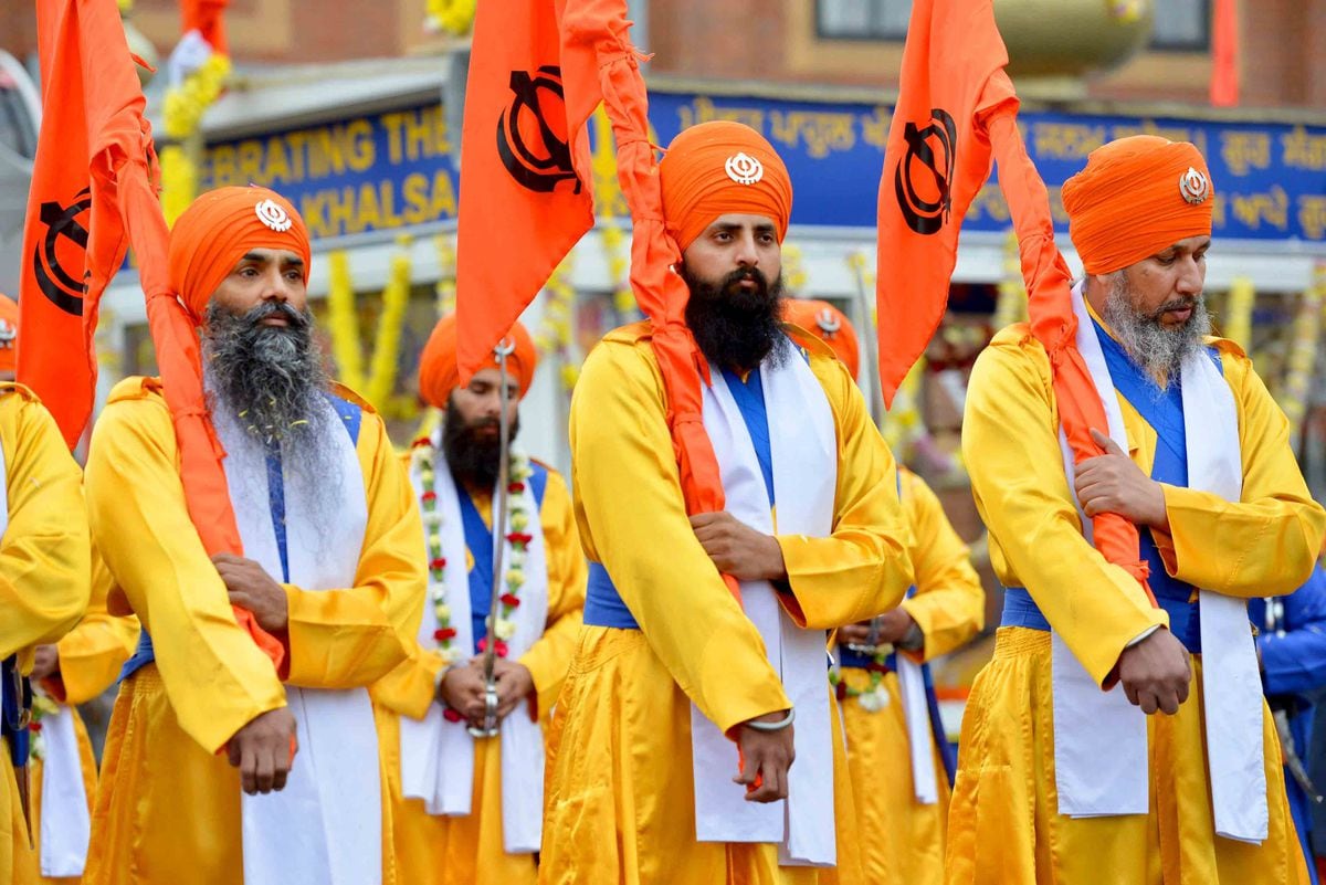 Thousands out on streets for Vaisakhi parade - PICTURES and VIDEO ...