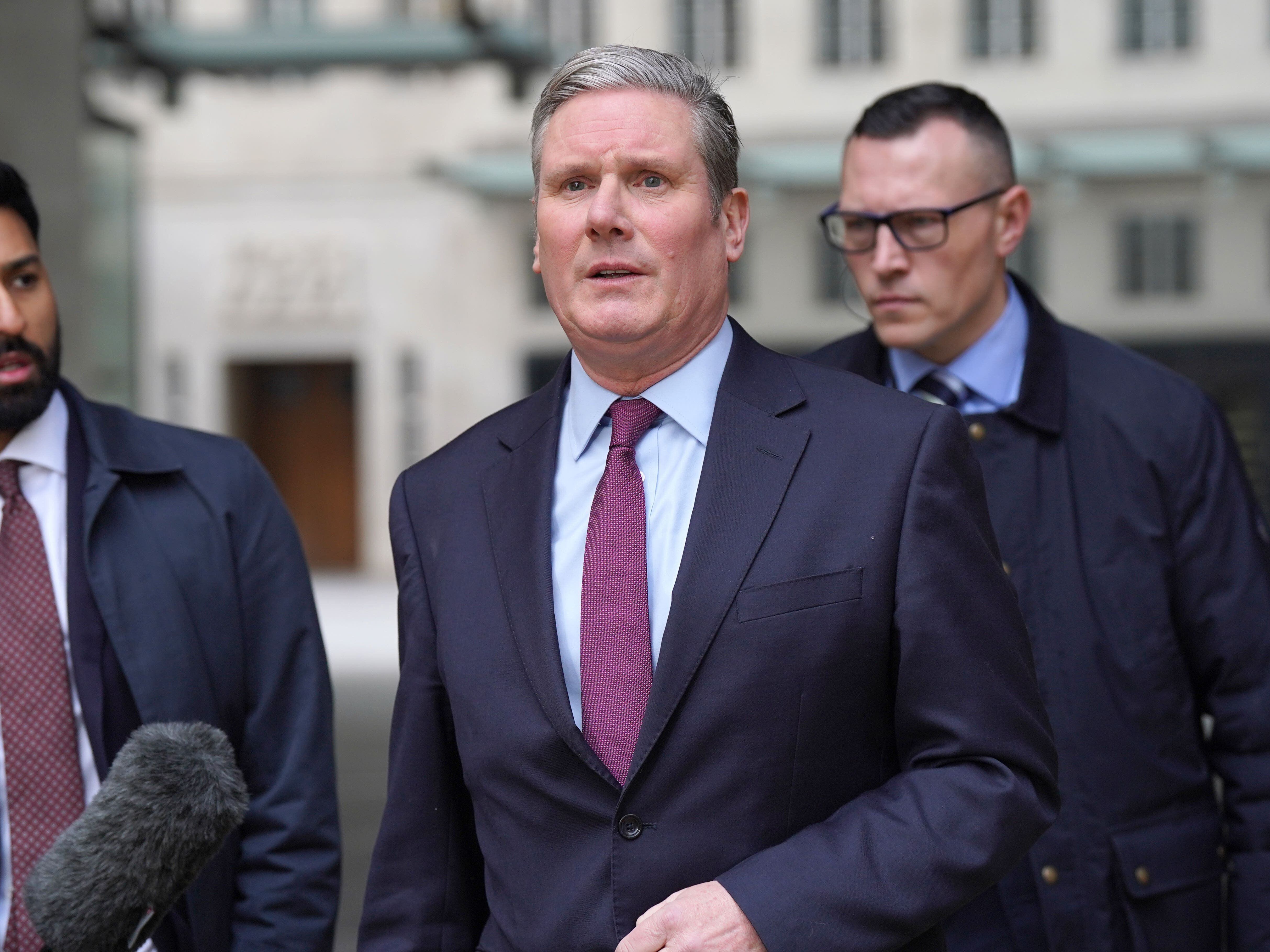 Keir Starmer defends accepting Qatari private jet for talks with leader
