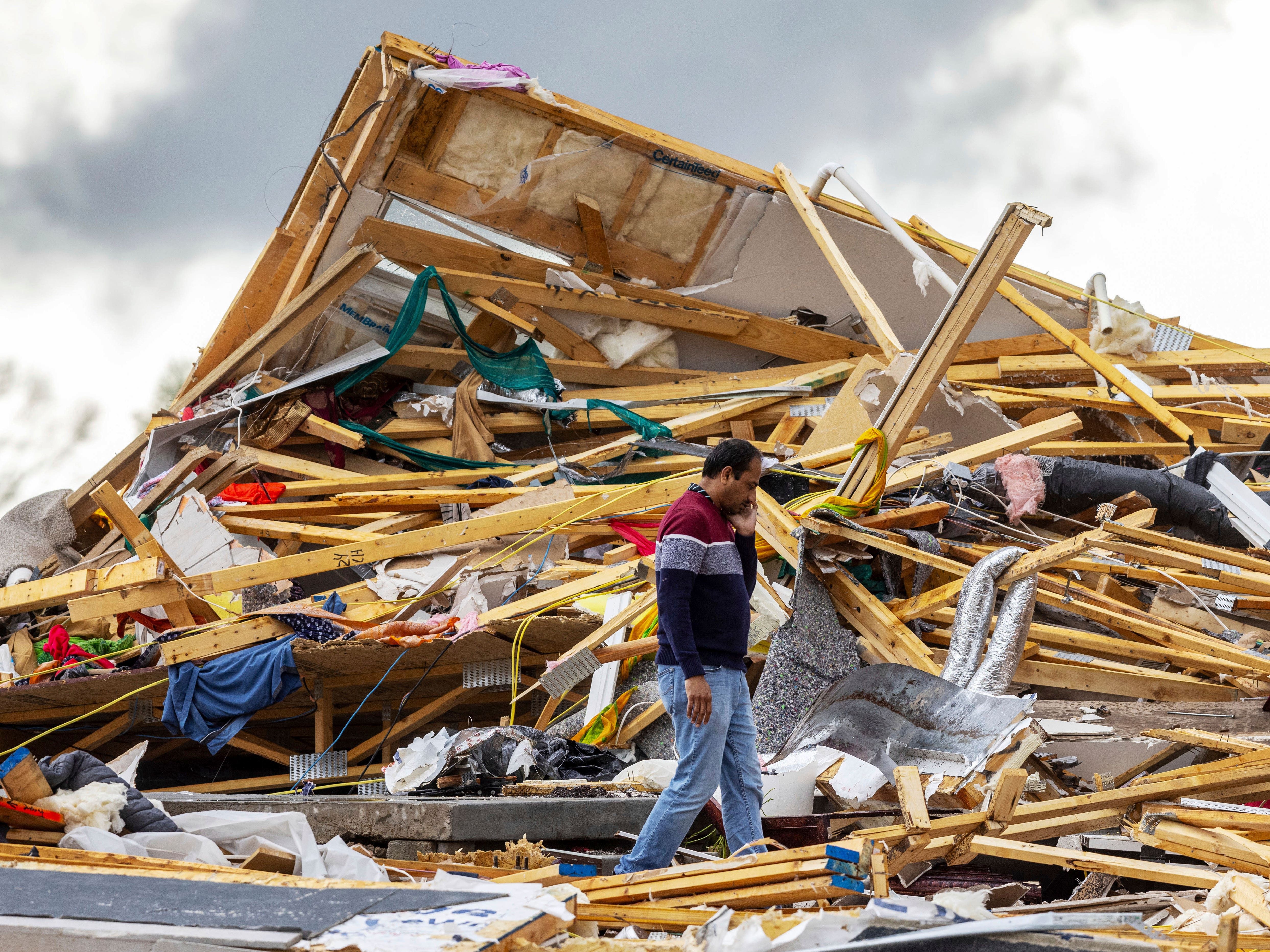 Residents sift through rubble after tornadoes demolish homes