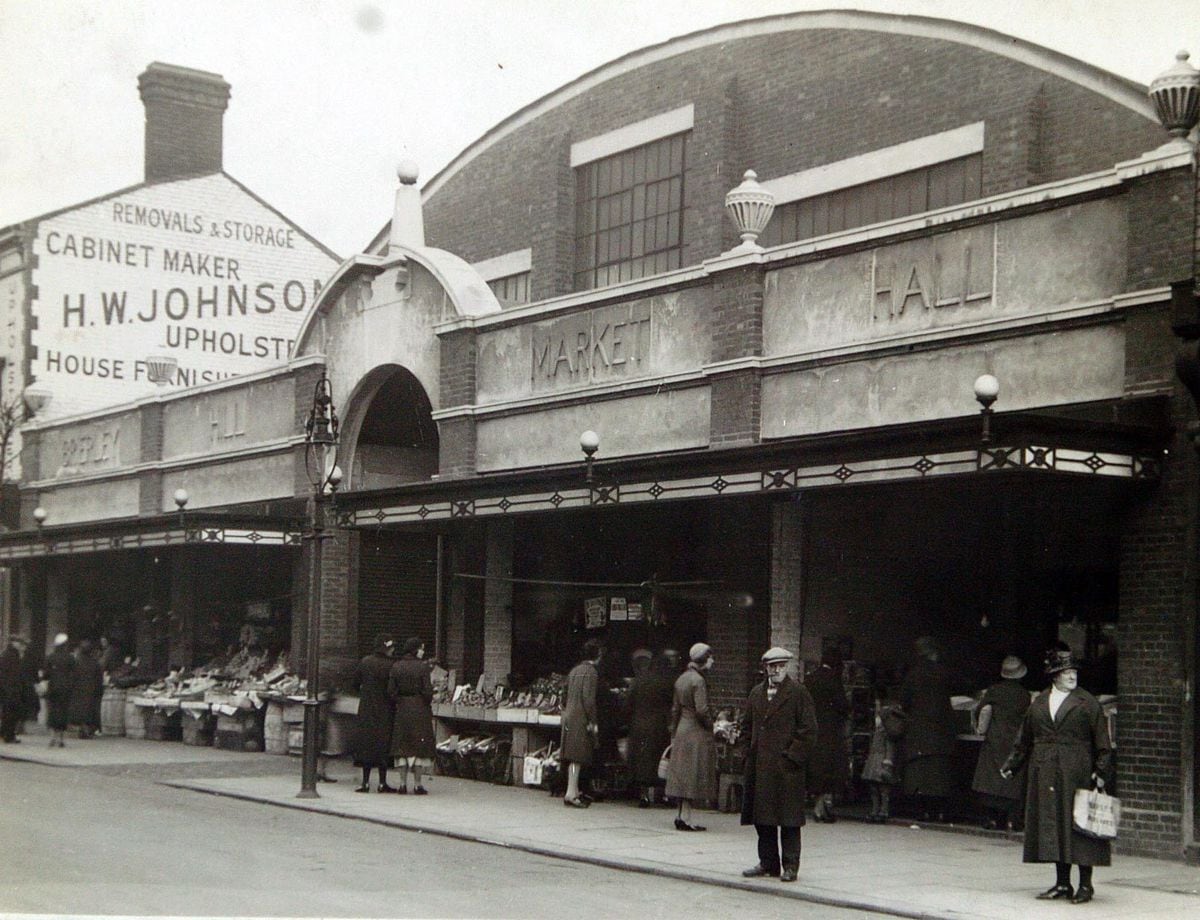 Brierley Hill Market celebrates centenary with day of music | Express ...